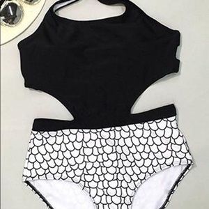 CUPSHE Lying On The Beach Fishscale Print B/W 1 Piece Cutout Bathingsuit XL BNWT